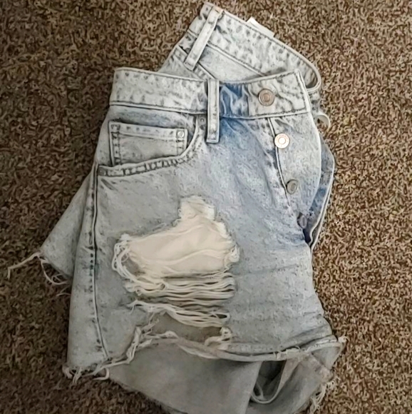 H&M distressed shorts - Picture 3 of 4